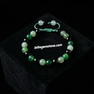 دستبند عقیق سبز و مشکی مهره ای روی پایه مخمل